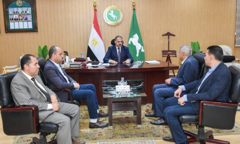 محافظ الشرقية يعقد إجتماعاً لتذليل كافة المعوقات بمشروع رصف طريق النكارية / القنايات / السلخانة 1 محافظ الشرقية يعقد إجتماعاً لتذليل كافة المعوقات بمشروع رصف طريق النكارية / القنايات / السلخانة