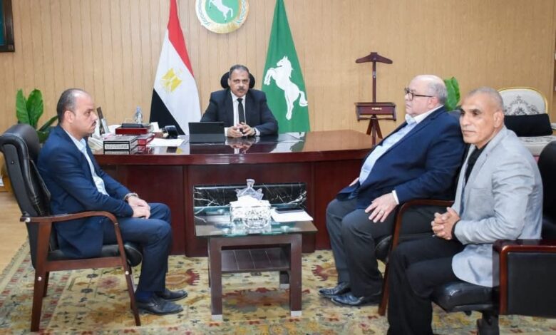 محافظ الشرقية يلتقي رئيس مدينة صان الحجر عقب تسلمه مهام عمله الجديد 1 محافظ الشرقية يلتقي رئيس مدينة صان الحجر عقب تسلمه مهام عمله الجديد