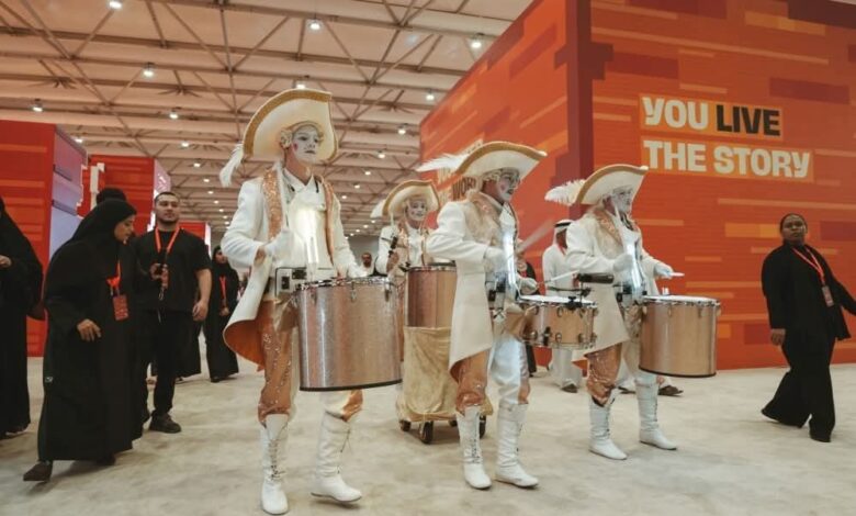 الطبول تأخذ جمهور الشارقة الدولي للكتاب إلى عالم الأساطير والخيال 1 الطبول تأخذ جمهور الشارقة الدولي للكتاب إلى عالم الأساطير والخيال