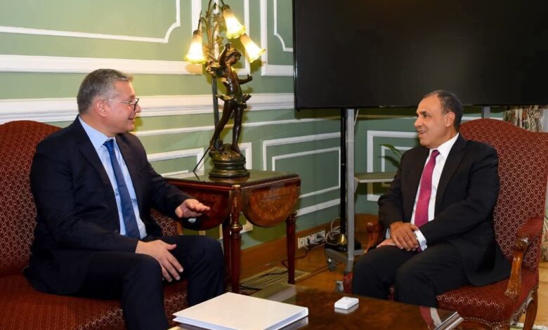 وزير الخارجية يستقبل وزير البترول والثروة المعدنية