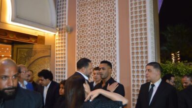 الفنانون يتوافدون في عزاء والد محمد رمضان