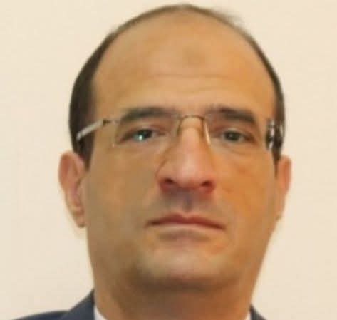 رئيس جامعة القاهرة يعلن صدور القرار الجمهوري بتعيين  عميدًا لكلية الاقتصاد