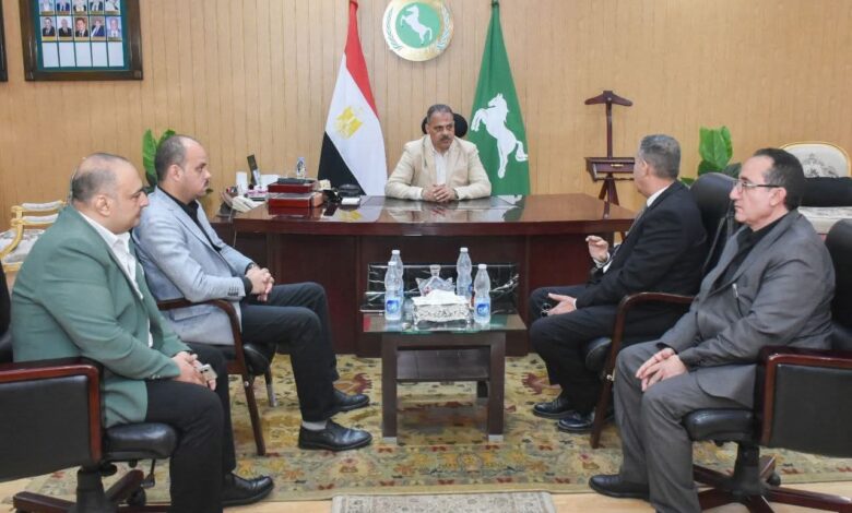 محافظ الشرقية يلتقى رئيس الهيئة العامة للخدمات البيطرية 1 محافظ الشرقية يلتقى رئيس الهيئة العامة للخدمات البيطرية