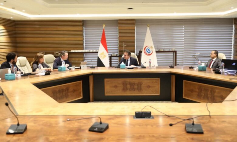 وزير الصحة يستقبل وفد البنك الأوروبي لإعادة الإعمار والتنمية 
