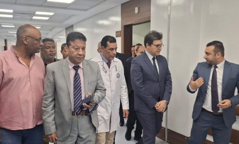 وزير الثقافة يزور طلاب أسوان المصابين في حادث طريق إسنا للاطمئنان على حالتهم الصحية 1 وزير الثقافة يزور طلاب أسوان المصابين في حادث طريق إسنا للاطمئنان على حالتهم الصحية