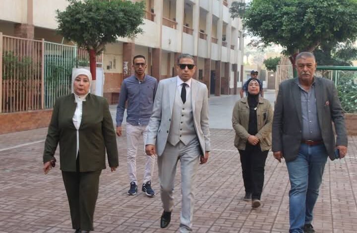 مدير "تعليم الجيزة" يحيل قيادات وموجهين للتحقيق لـ "مخالفات جسيمة" في رصد درجات الطلاب 1 مدير "تعليم الجيزة" يحيل قيادات وموجهين للتحقيق لـ "مخالفات جسيمة" في رصد درجات الطلاب