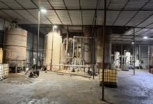 ضبط مصنع "بدون ترخيص" لإعادة تدوير زيوت مستعملة لتشغيل محركات السيارات بالجيزة