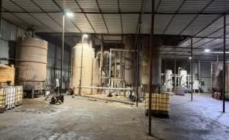 ضبط مصنع "بدون ترخيص" لإعادة تدوير زيوت مستعملة لتشغيل محركات السيارات بالجيزة 3 ضبط مصنع "بدون ترخيص" لإعادة تدوير زيوت مستعملة لتشغيل محركات السيارات بالجيزة