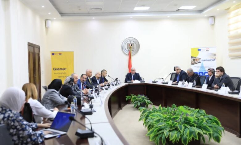 وزير التعليم العالي يعقد اجتماعًا مع مجموعة خبراء تطوير التعليم العالي 