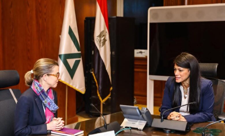 وزيرة التخطيط تستقبل الرئيس التنفيذي لشركة بروباركو الاستثمارية الفرنسية 1 وزيرة التخطيط تستقبل الرئيس التنفيذي لشركة بروباركو الاستثمارية الفرنسية