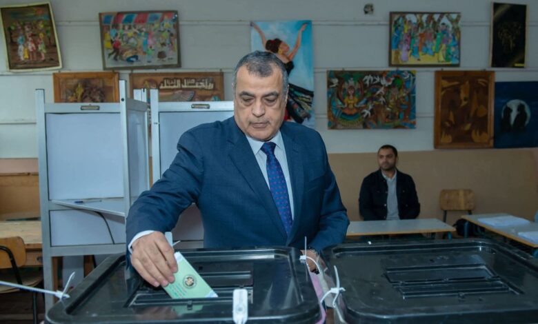 وزير الدولة للإنتاج الحربي يدلي بصوته في انتخابات مجلس النواب