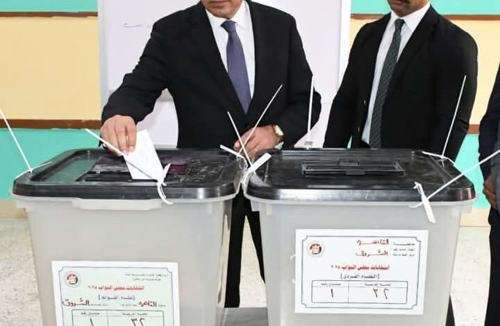 وزير الشباب والرياضة يدلي بصوته في انتخابات مجلس النواب 