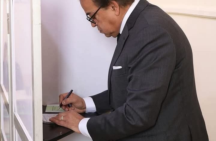 نائب رئيس مجلس الوزراء - وزير الصحة والسكان، يدلي بصوته في الانتخابات البرلمانية 2025 1 نائب رئيس مجلس الوزراء - وزير الصحة والسكان، يدلي بصوته في الانتخابات البرلمانية 2025