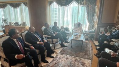 رئيس هيئة الاستثمار يلتقي رئيس رابطة رجال الأعمال القطريين