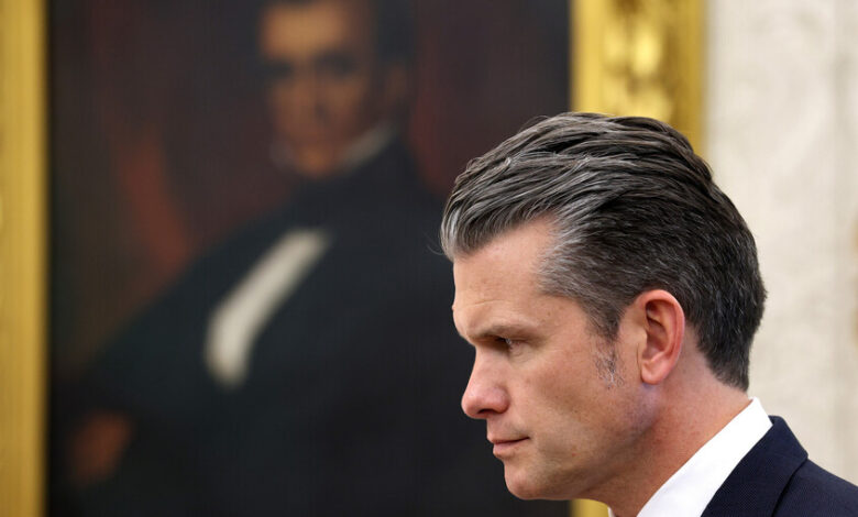 أميرال في البحرية الأمريكية: هيغسيث لم يصدر أي أوامر بقتل "جميع الأحياء" على القوارب قرب فنزويلا