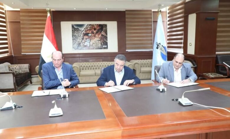 محافظ البحر الأحمر يوقع بروتوكولًا مع وزارة الثقافة لتحويل قصر ثقافة الغردقة لمركز للفنون أمام السائحين