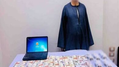 ضبط شخص يحمل مبالغ مالية وكروت دعاية أمام لجنة انتخابية بدائرة قسم شرطة قنا  