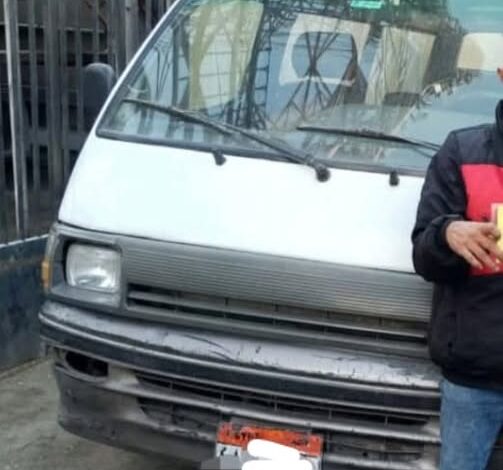 محافظ الجيزة يوقف خط السير لمدة شهر ويوقع غرامة مالية علي سائق خالف التعريفة وقسّم الخط