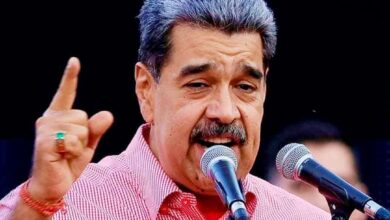 مادورو يتحدى ضغوط واشنطن ويؤكد أن فنزويلا لن تقبل سلاما ينتقص من كرامتها