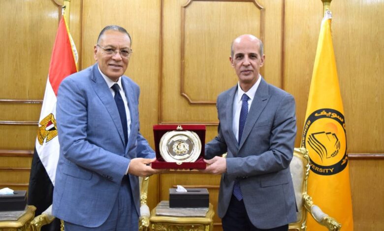 جامعة بني سويف تكرم الاستاذ الدكتور ممدوح مصطفى غراب رئيس جامعة 6 أكتوبر 1 جامعة بني سويف تكرم الاستاذ الدكتور ممدوح مصطفى غراب رئيس جامعة 6 أكتوبر