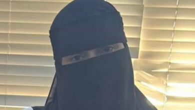 إصابات الرقبة بسبب استخدام الموبايل… وكيف يعالجها العلاج الطبيعي