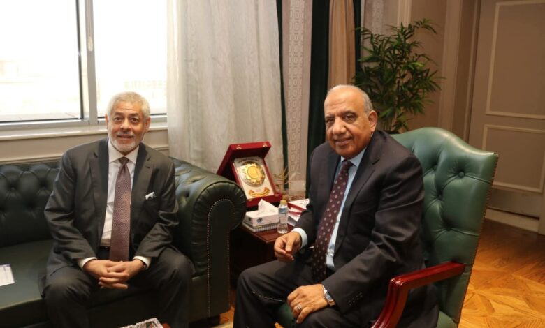 وزير الكهرباء يبحث مع شركة "AMEA POWER" الإماراتية زيادة التعاون في مجالات الطاقة المتجددة