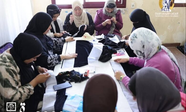 "سيدات سيناء يحافظن على التراث عبر صناعة الشيلان السيناوي بدعم المجلس القومي للمرأة" 1 "سيدات سيناء يحافظن على التراث عبر صناعة الشيلان السيناوي بدعم المجلس القومي للمرأة"