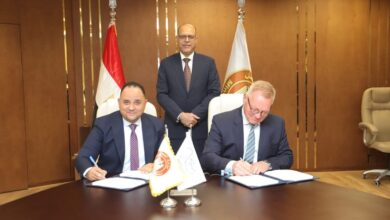 وزير العمل يشهد تجديد اتفاقية عمل جماعية تحفظ حقوق 2075 عاملاً بشركة قناة السويس للحاويات 3 وزير العمل يشهد تجديد اتفاقية عمل جماعية تحفظ حقوق 2075 عاملاً بشركة قناة السويس للحاويات