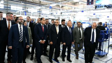 رئيس الوزراء يتفقد عدداً من أقسام مصنع ليونى مصر بمدينة بدر