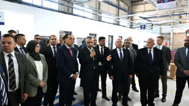 رئيس الوزراء يتفقد عدداً من أقسام مصنع "ليوني مصر" بمدينة بدر 2 رئيس الوزراء يتفقد عدداً من أقسام مصنع "ليوني مصر" بمدينة بدر