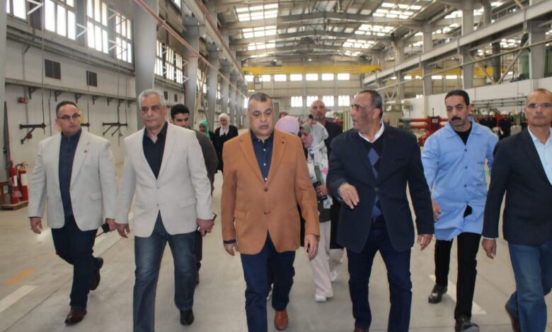 جولة تفقدية لوزير الدولة للإنتاج الحربي بشركة"حلوان للصناعات غير الحديدية" 1 جولة تفقدية لوزير الدولة للإنتاج الحربي بشركة"حلوان للصناعات غير الحديدية"