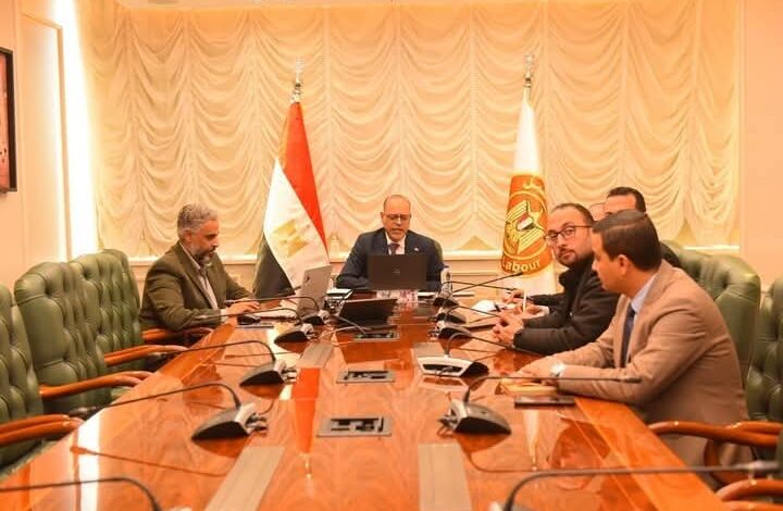 وزير العمل: مديريات العمل تسلم 200 ألف جنيه لأسرة كل متوفي و20 ألفًا لكل مصاب للأسر المتضررة من الحوادث الطارئة 1 وزير العمل: مديريات العمل تسلم 200 ألف جنيه لأسرة كل متوفي و20 ألفًا لكل مصاب للأسر المتضررة من الحوادث الطارئة