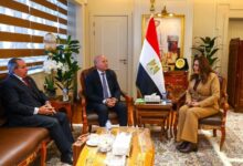 وزيرة التنمية المحلية تناقش مع محافظ القاهرة مقترح تطوير المرحلة الثانية من سوق العتبة