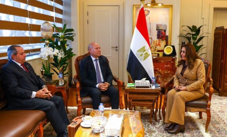 وزيرة التنمية المحلية تناقش مع محافظ القاهرة مقترح تطوير المرحلة الثانية من سوق العتبة 1 وزيرة التنمية المحلية تناقش مع محافظ القاهرة مقترح تطوير المرحلة الثانية من سوق العتبة