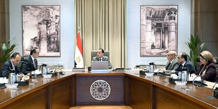 رئيس الوزراء يُتابع مع رئيس هيئة الرعاية الصحية استعدادات المرحلة الثانية للتأمين الصحي الشامل 1 رئيس الوزراء يُتابع مع رئيس هيئة الرعاية الصحية استعدادات المرحلة الثانية للتأمين الصحي الشامل