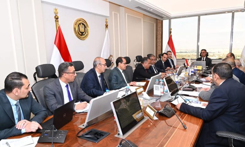 وزير التموين يعقد اجتماعًا مع الرؤساء التنفيذيين لشركات المطاحن 1 وزير التموين يعقد اجتماعًا مع الرؤساء التنفيذيين لشركات المطاحن