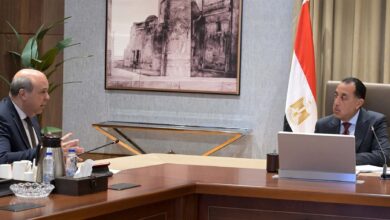 رئيس الوزراء يتابع مع وزير الطيران عدداً من ملفات العمل 1 رئيس الوزراء يتابع مع وزير الطيران عدداً من ملفات العمل