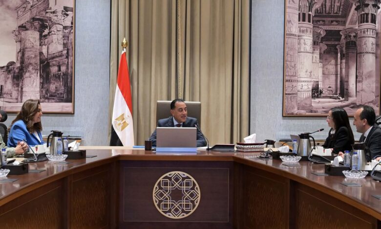 رئيس الوزراء يتابع مع محافظ البحيرة ملفات العمل والموقف التنفيذى لعدد من المشروعات التنموية والخدمية