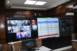 محافظ قنا يتابع غلق لجان الانتخابات وانطلاق أعمال الفرز عبر مركز سيطرة الشبكة الوطنية