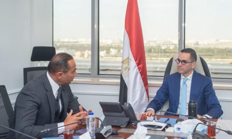 وزير الاستثمار يبحث مع مجموعة "أبو غالي موتورز" خطط توطين صناعة الدراجات النارية في مصر