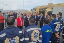 محافظ شمال سيناء يستقبل وفدًا كنديًا ويصطحبه في جولة تفقدية لمخازن الهلال الأحمر بالعريش