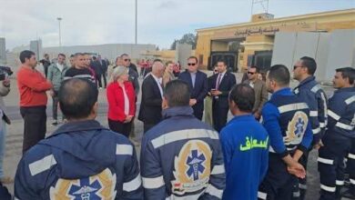 محافظ شمال سيناء يستقبل وفدًا كنديًا ويصطحبه في جولة تفقدية لمخازن الهلال الأحمر بالعريش 5 محافظ شمال سيناء يستقبل وفدًا كنديًا ويصطحبه في جولة تفقدية لمخازن الهلال الأحمر بالعريش