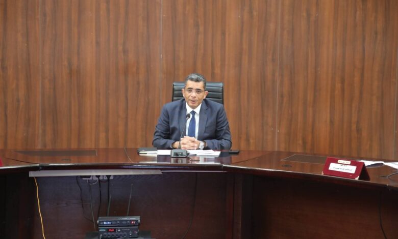 محافظ البحر الأحمر يعقد اجتماعًا لمتابعة ملف التصالح وتقنين وضع اليد