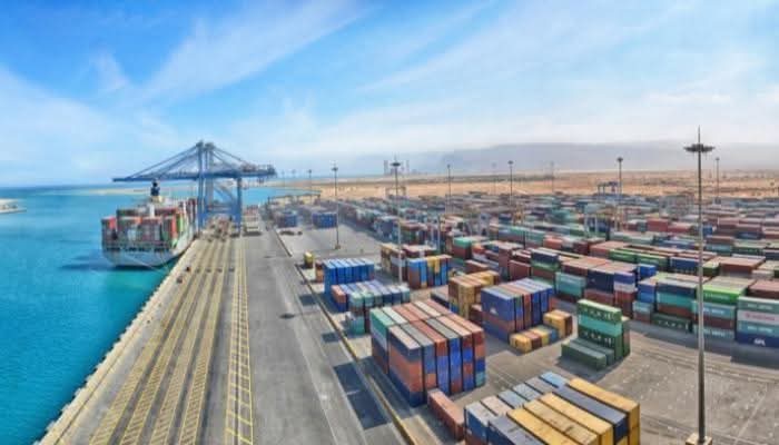 استئناف الملاحة البحرية بميناء العريش بعد تحسن الأحوال الجوية  