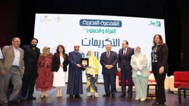 وزير الأوقاف يكرم الدكتورة آمال إسماعيل خلال فعاليات صالون "الشخصية المصرية"