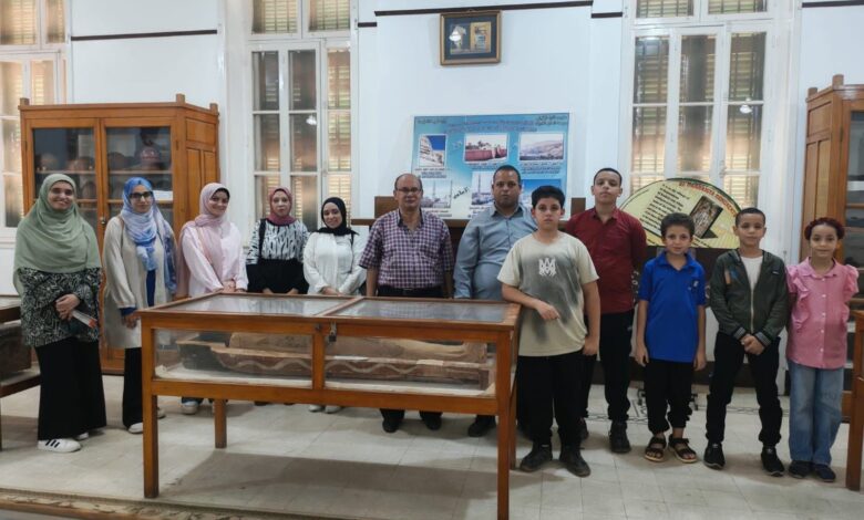 تحت شعار «اعرف بلدك» إعلام أسيوط تنظم رحلة ثقافية لمتحف مدرسة السلام بأسيوط